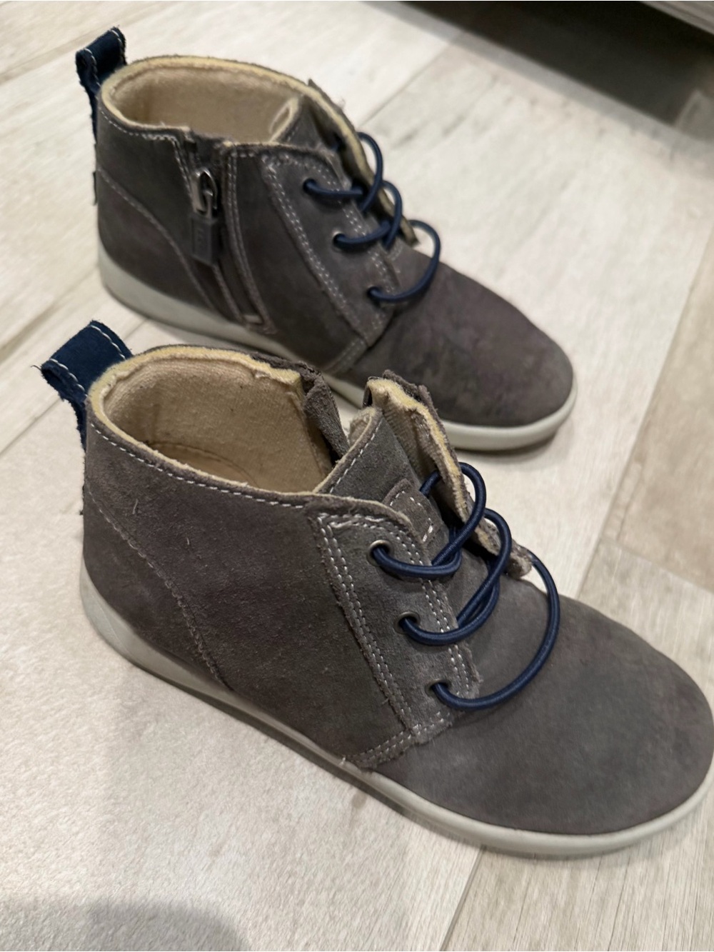 UGG Gray Suede Kids Ankle Boots with Navy Laces size 12 toddler
